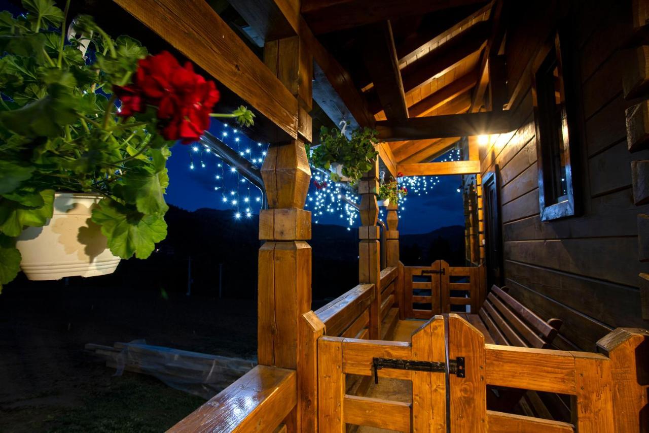 Tulean Cabin Bed and Breakfast Săcel Exterior foto