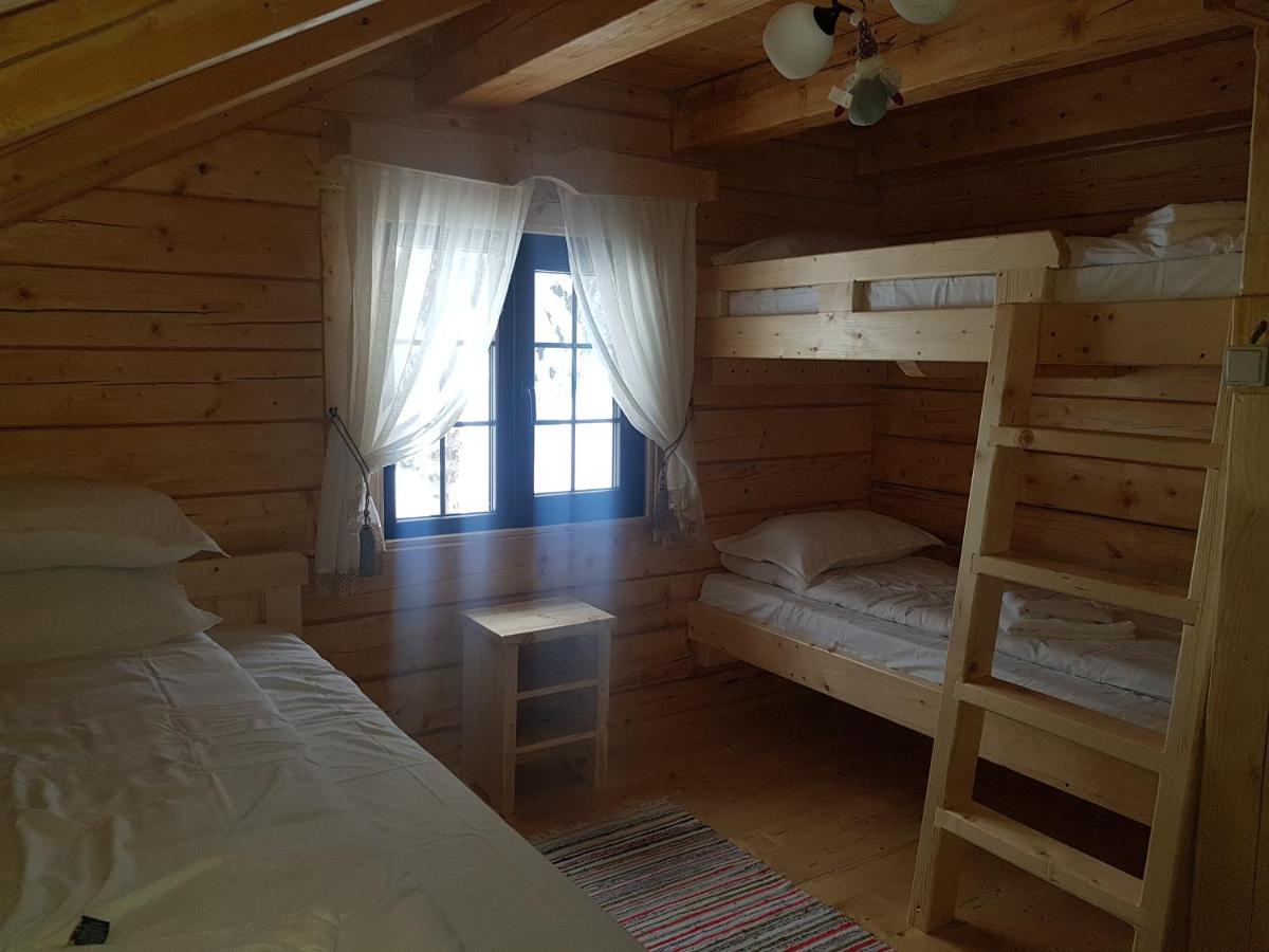 Tulean Cabin Bed and Breakfast Săcel Exterior foto